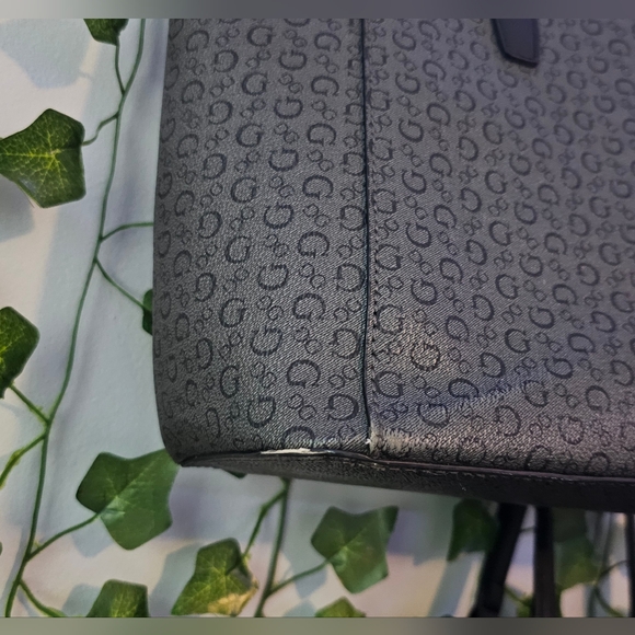 Guess- Large Grey Bag - Picture 10 of 11